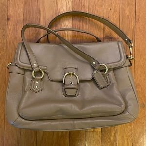 This bag is like never used . Excellent condition. No scratches. Clean lining